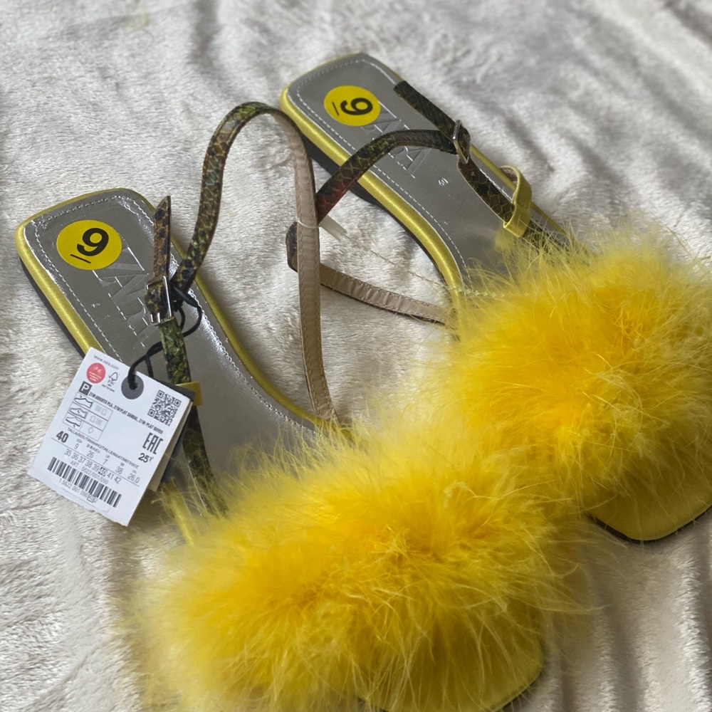 Zara Blue Collection Yellow Feather Sandals Size 9 - Picture 2 of 12